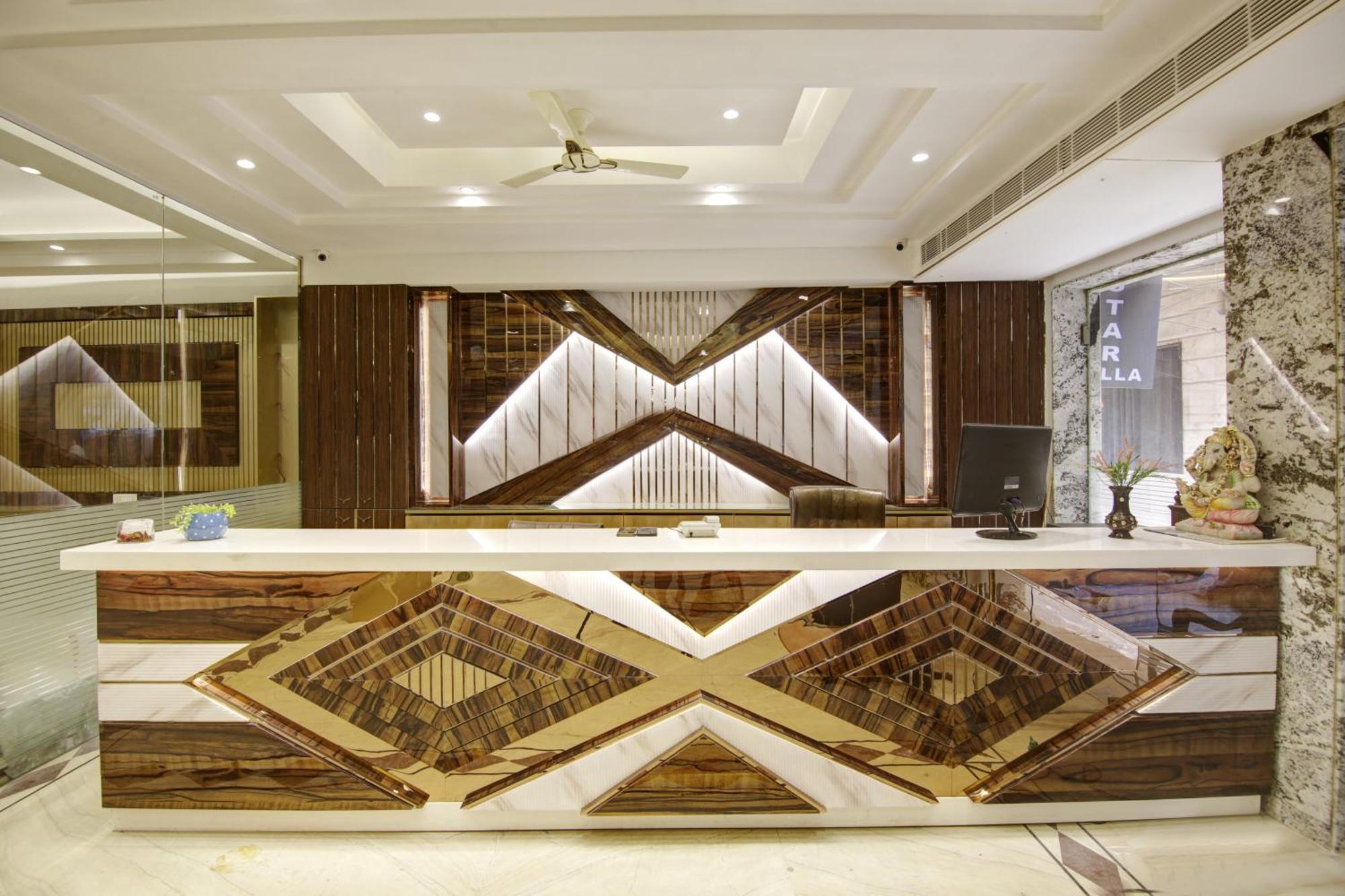 Star - Front Of Railway Station & 5 Minute From Connaught Place New Delhi