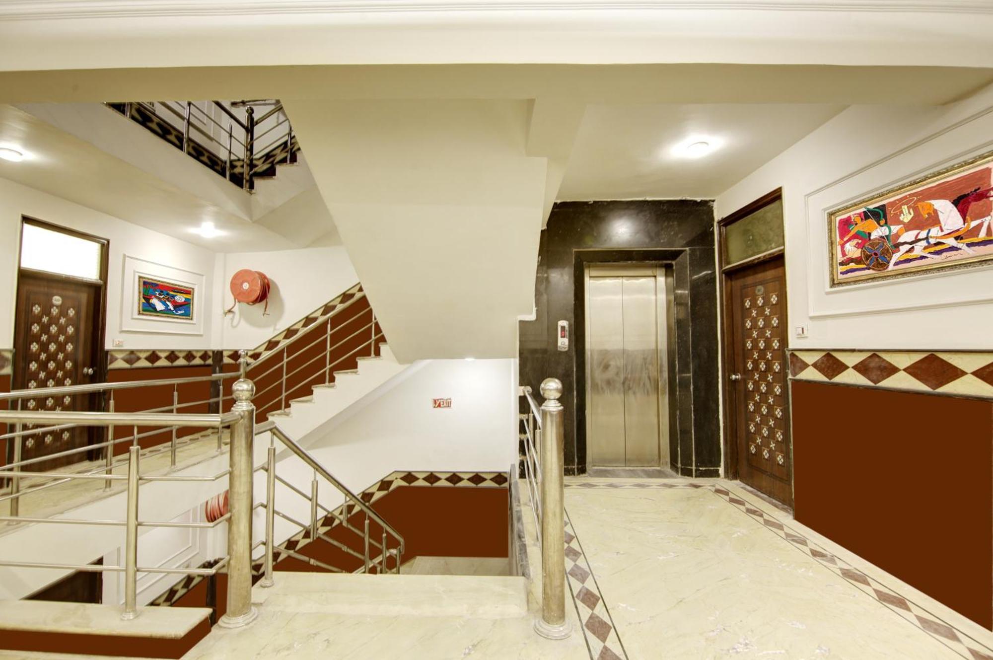 Star - Front Of Railway Station & 5 Minute From Connaught Place 4* New Delhi
