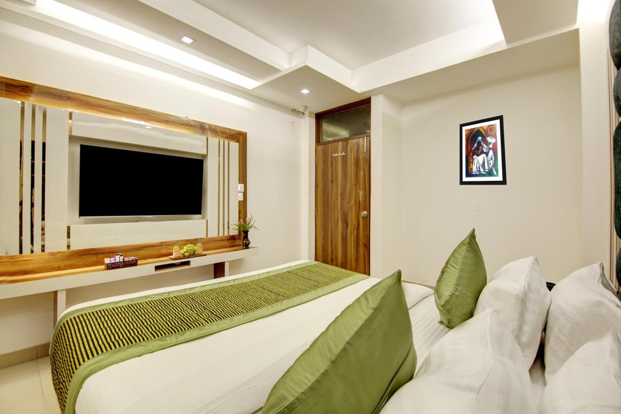 Hotel Star - Front Of Railway Station & 5 Minute From Connaught Place