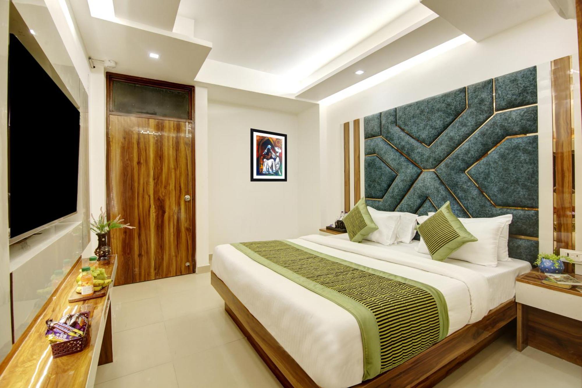 Star - Front Of Railway Station & 5 Minute From Connaught Place Hotel 4*