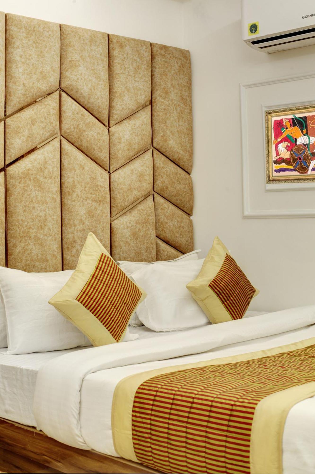 Hotel Star - Front Of Railway Station & 5 Minute From Connaught Place New Delhi