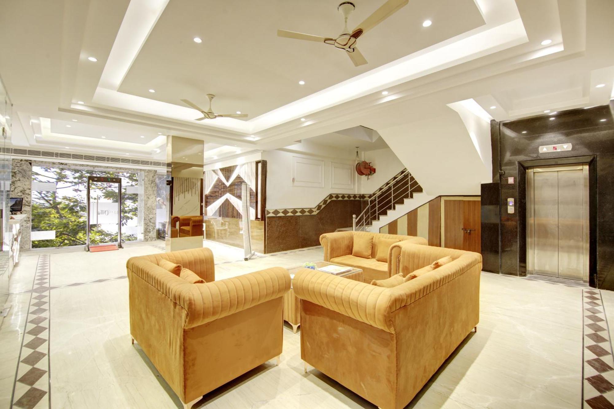 Star - Front Of Railway Station & 5 Minute From Connaught Place Hotel 4*
