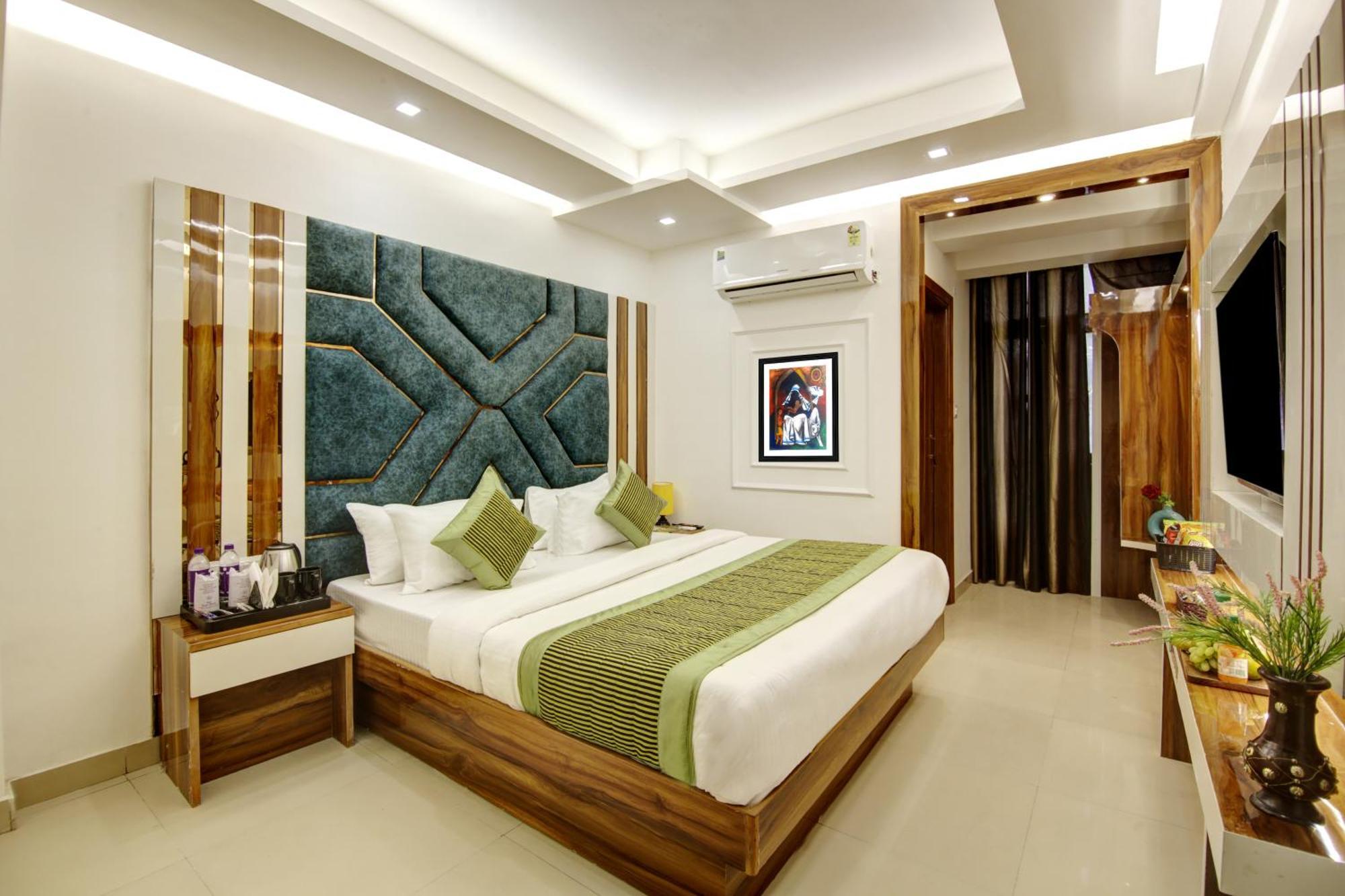 Hotel Star - Front Of Railway Station & 5 Minute From Connaught Place New Delhi