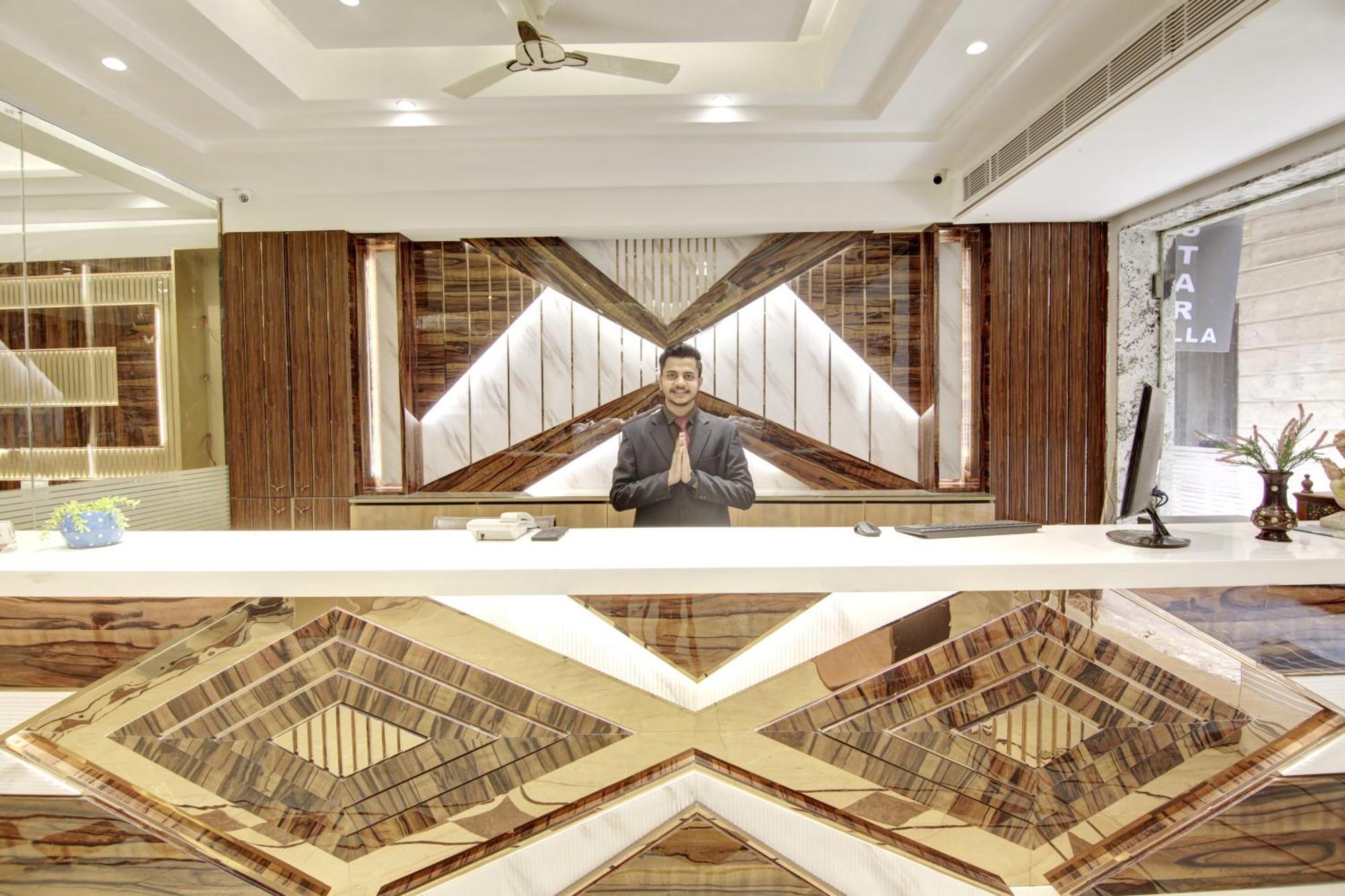 Star - Front Of Railway Station & 5 Minute From Connaught Place Hotel 4*