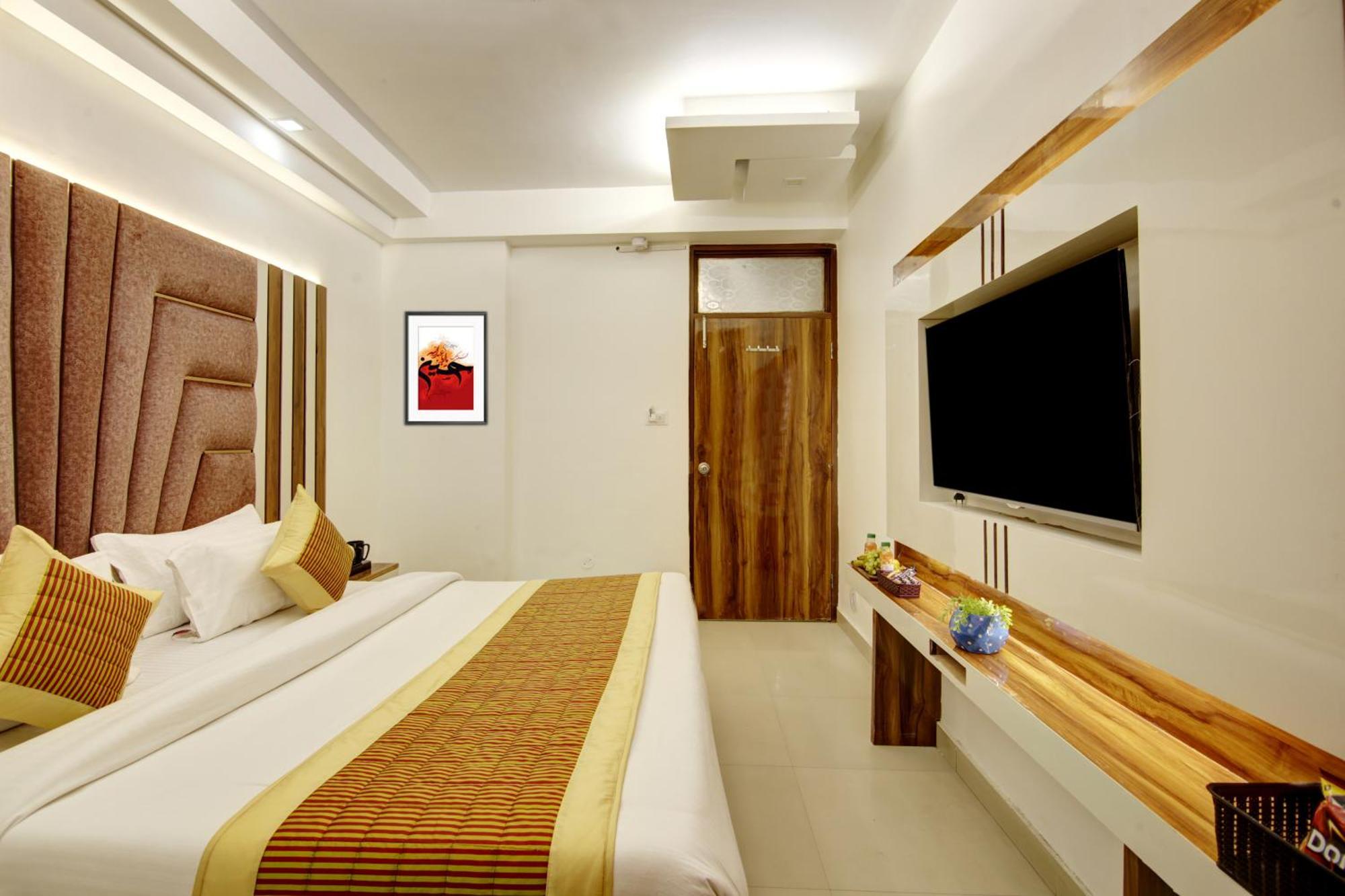 Star - Front Of Railway Station & 5 Minute From Connaught Place New Delhi