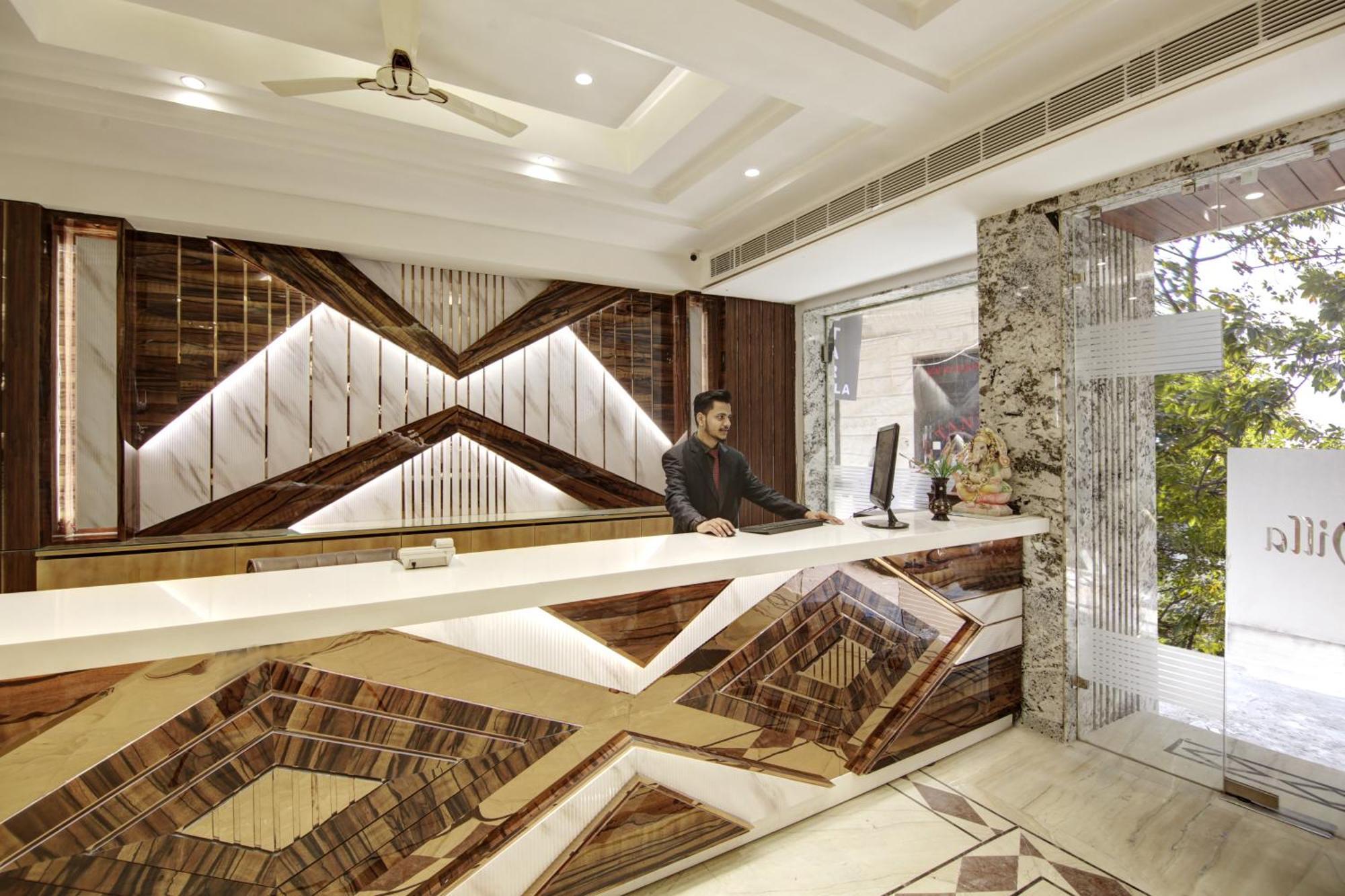 Star - Front Of Railway Station & 5 Minute From Connaught Place 4*