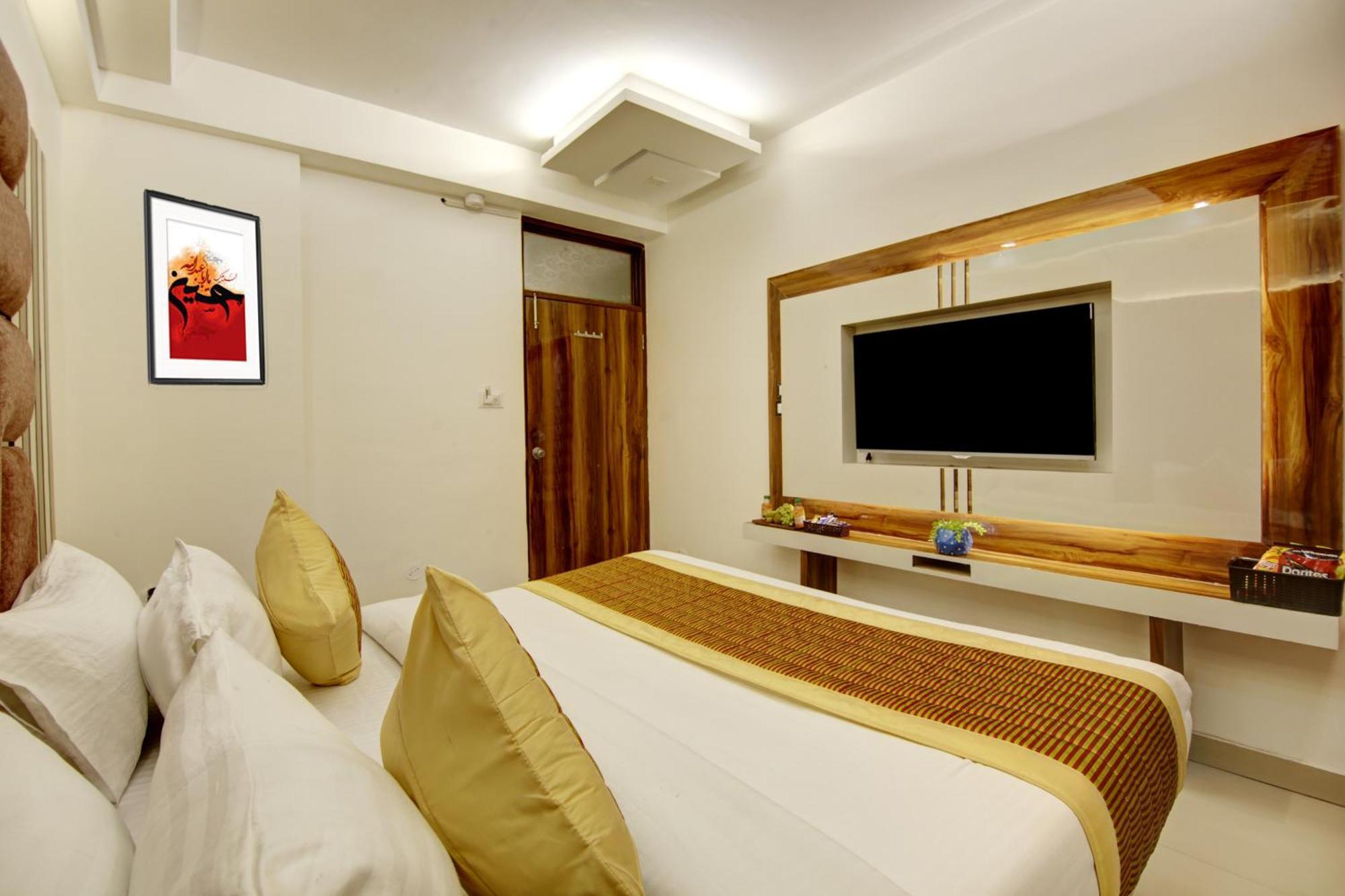 Hotel Star - Front Of Railway Station & 5 Minute From Connaught Place