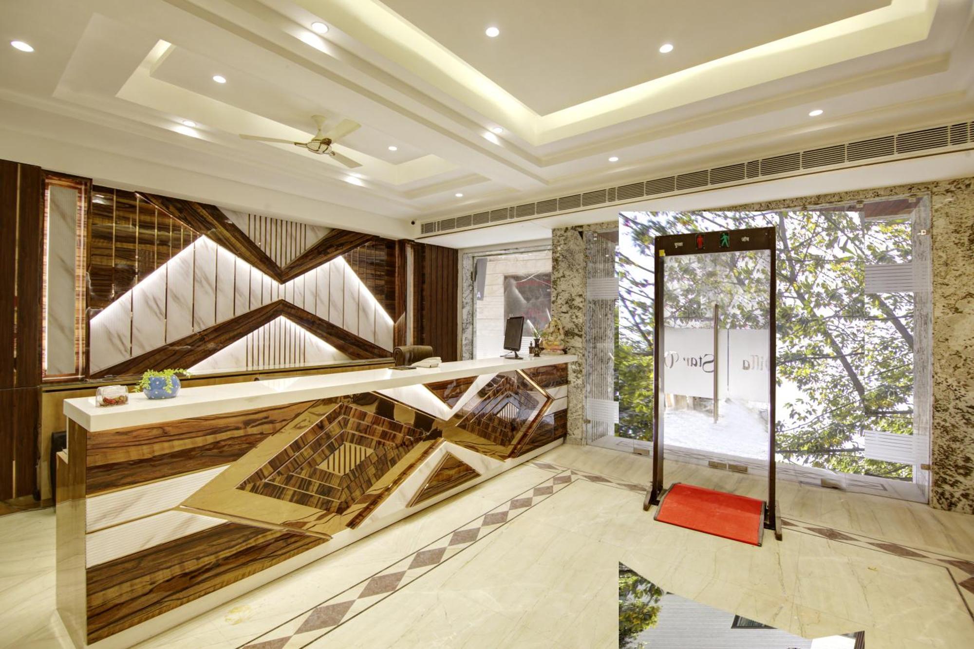 Star - Front Of Railway Station & 5 Minute From Connaught Place 4*