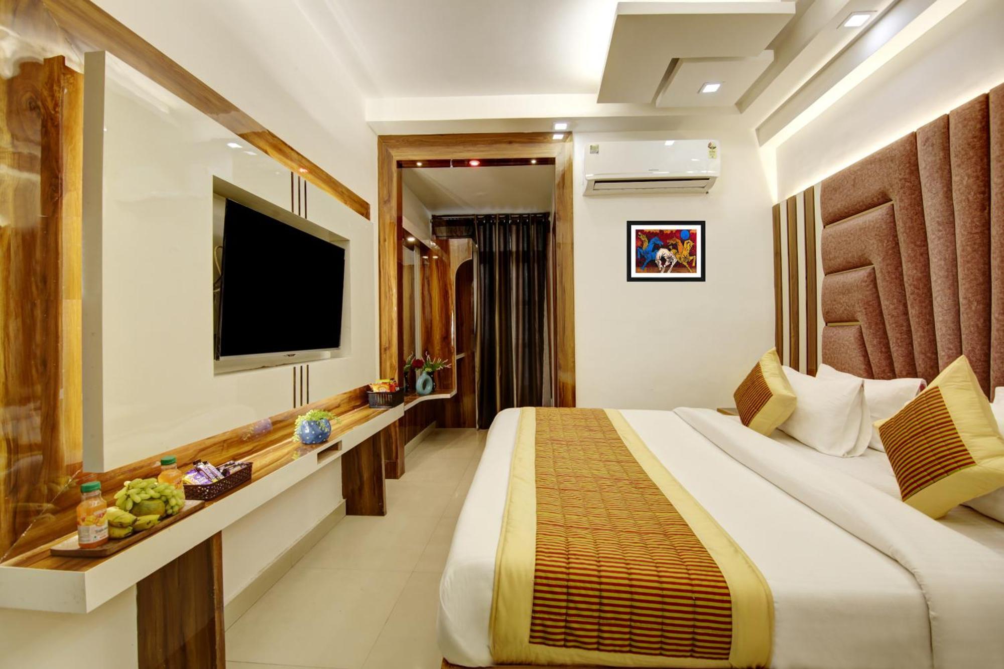 Star - Front Of Railway Station & 5 Minute From Connaught Place New Delhi
