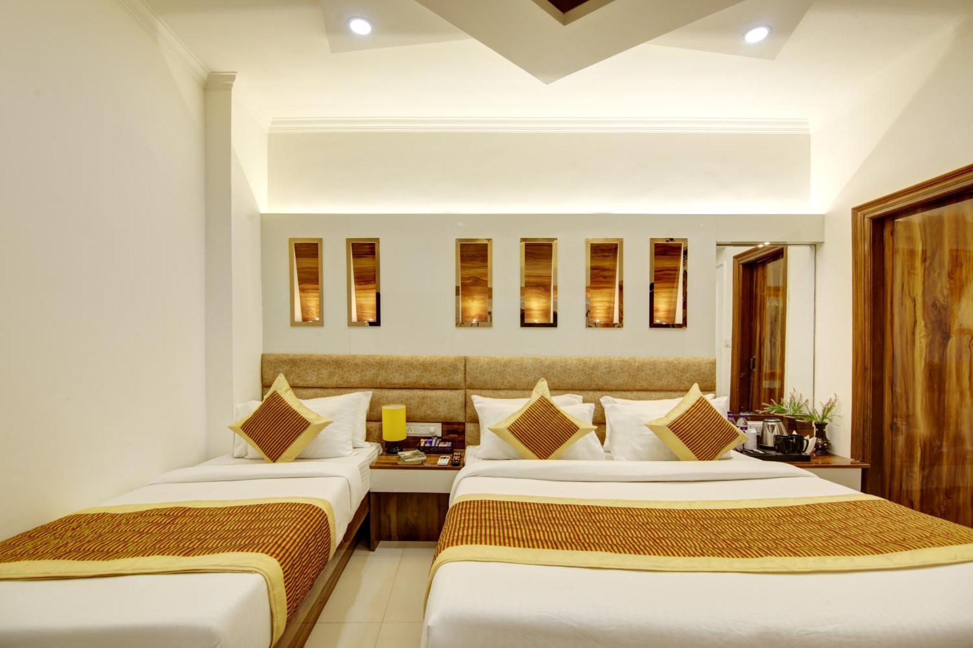 Star - Front Of Railway Station & 5 Minute From Connaught Place Hotel 4*