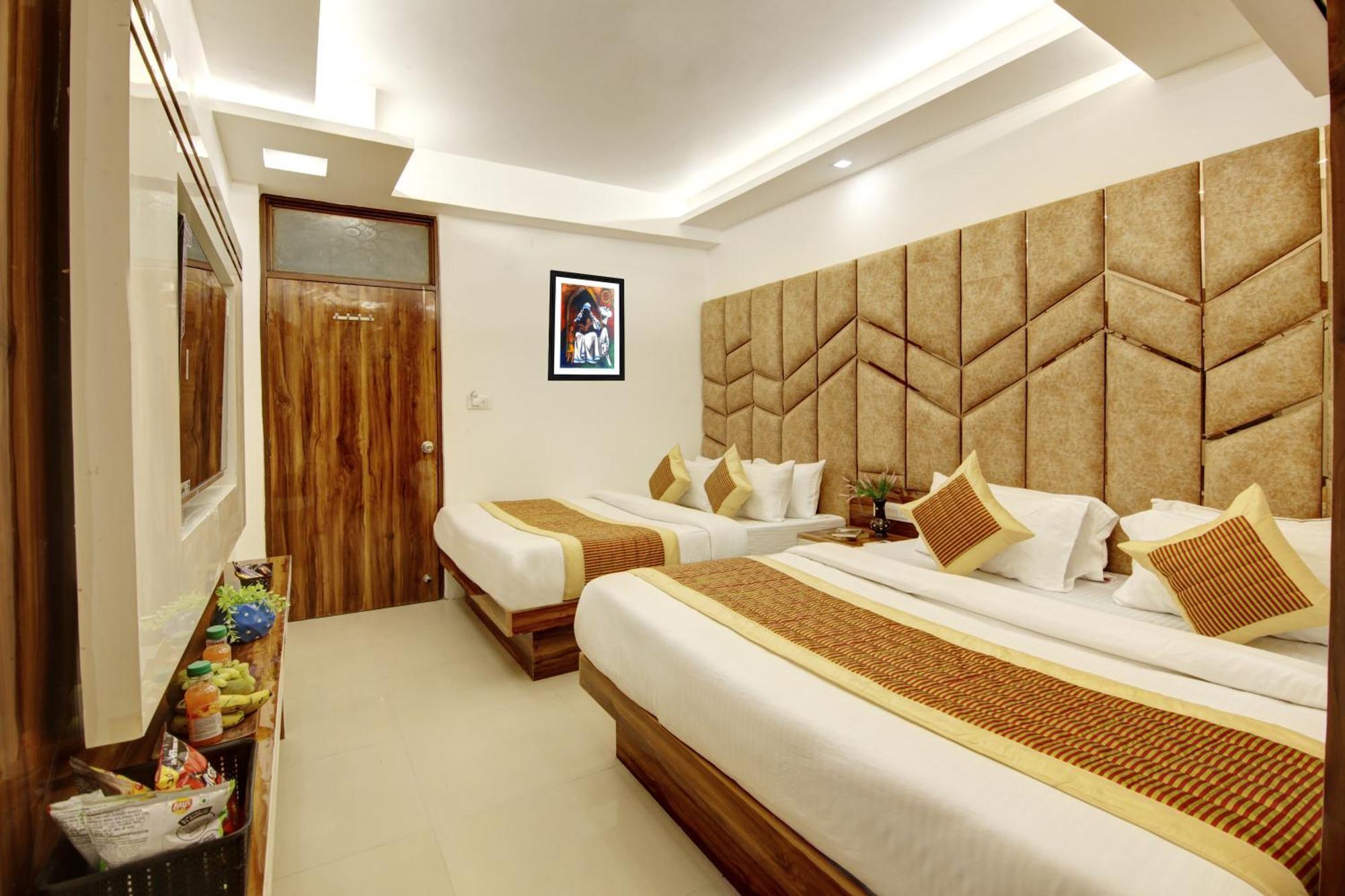 Hotel Star - Front Of Railway Station & 5 Minute From Connaught Place 4*