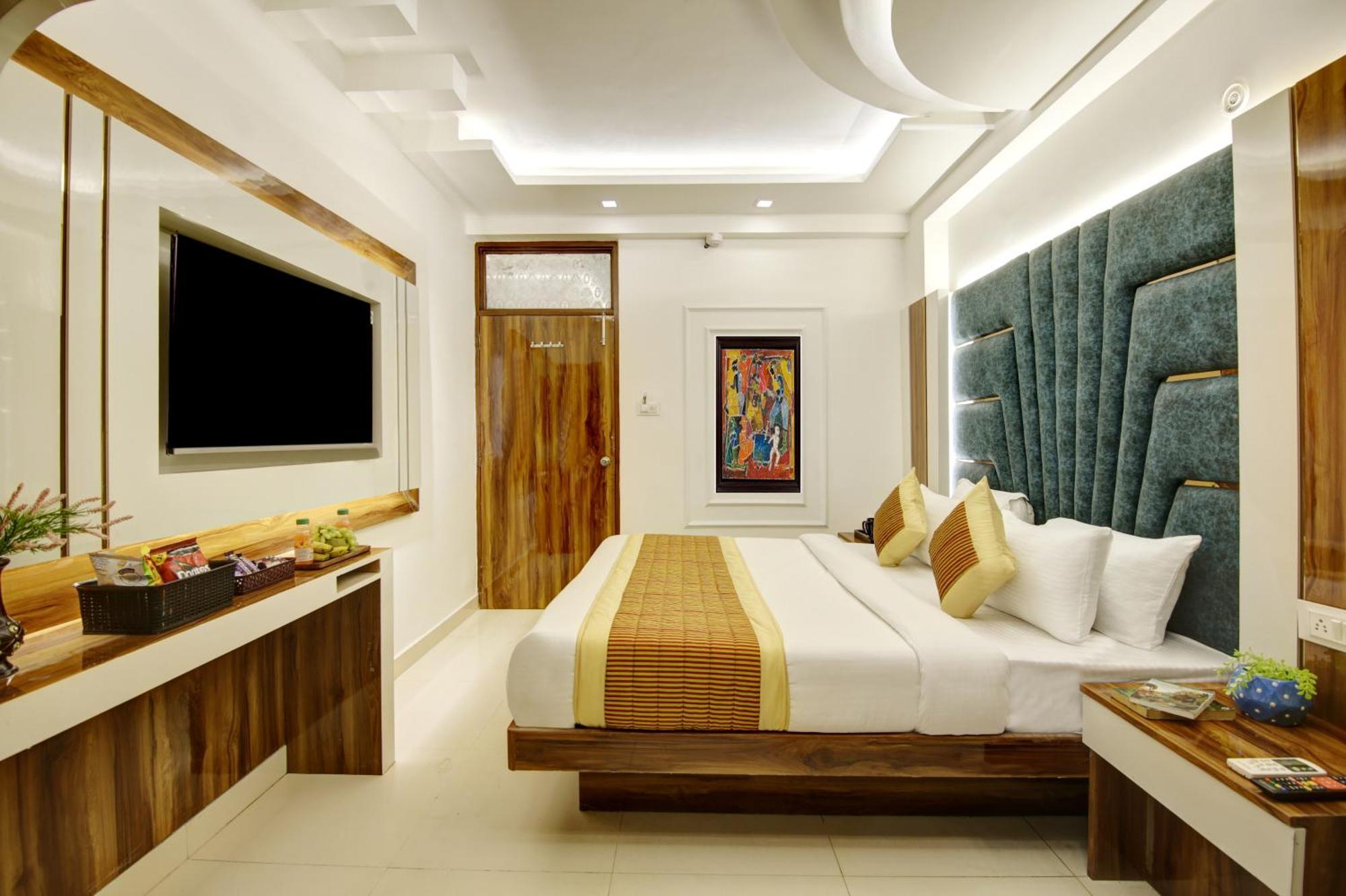 Star - Front Of Railway Station & 5 Minute From Connaught Place Hotel 4*