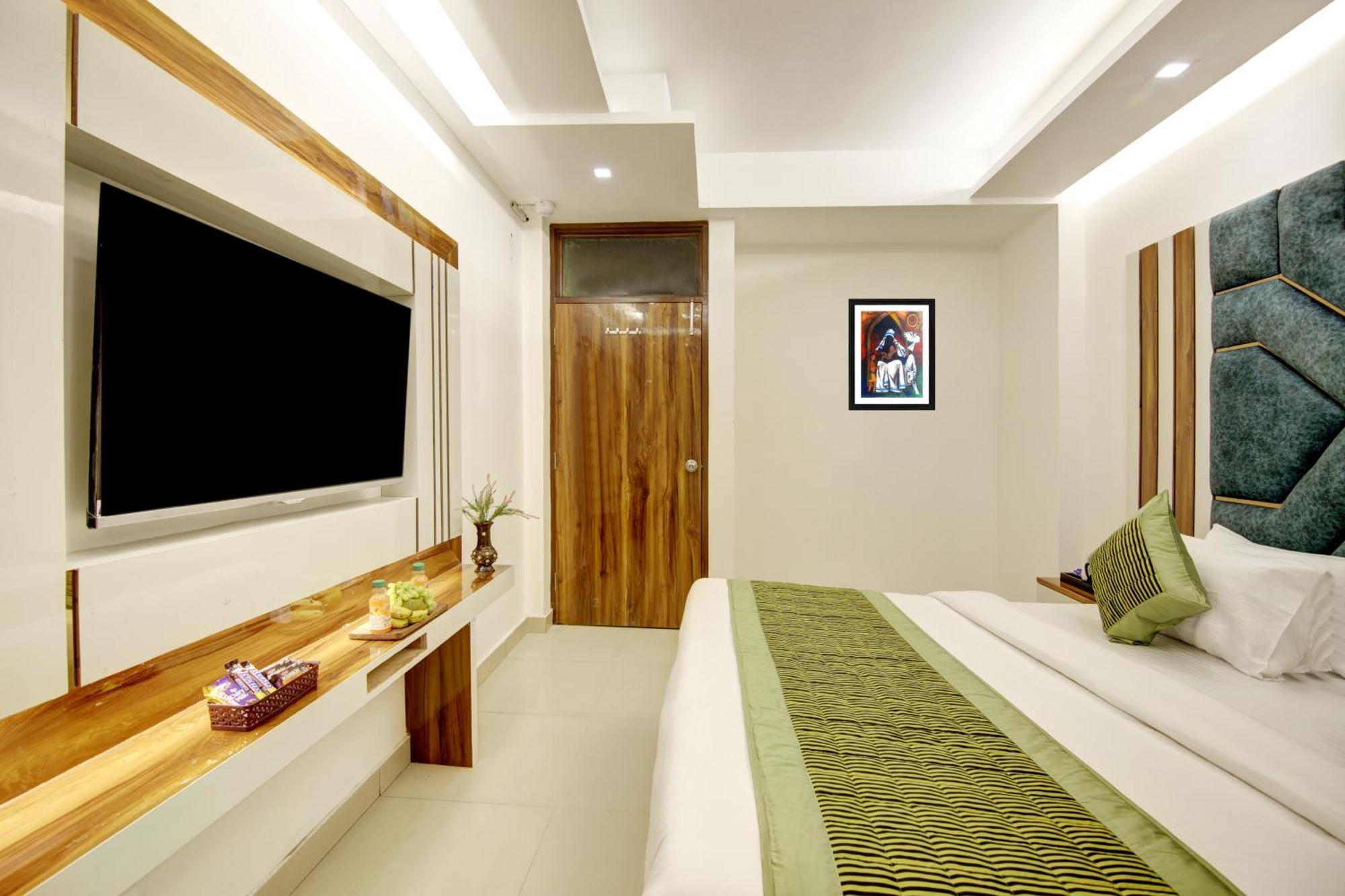 Star - Front Of Railway Station & 5 Minute From Connaught Place New Delhi