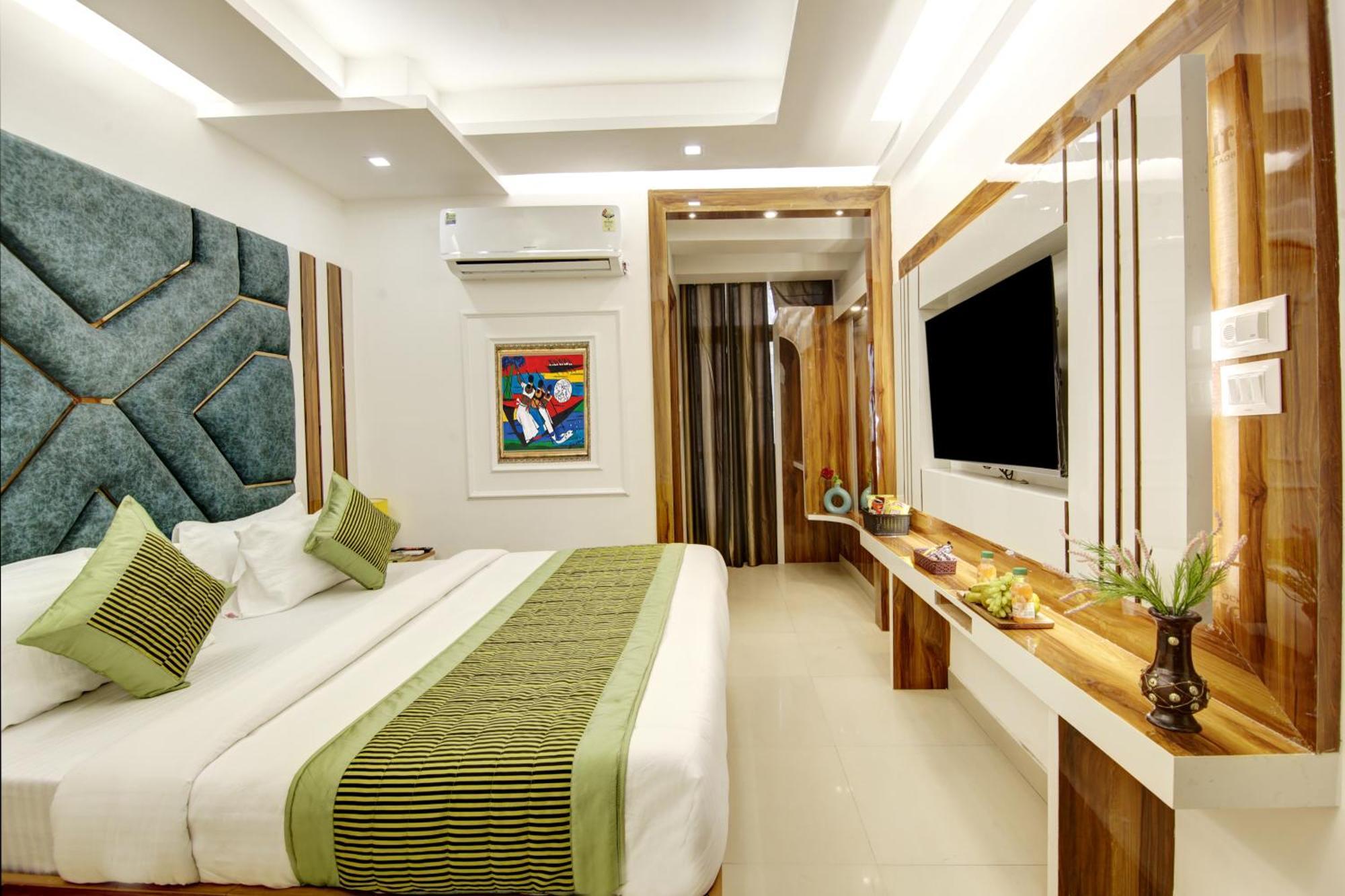 Star - Front Of Railway Station & 5 Minute From Connaught Place 4*