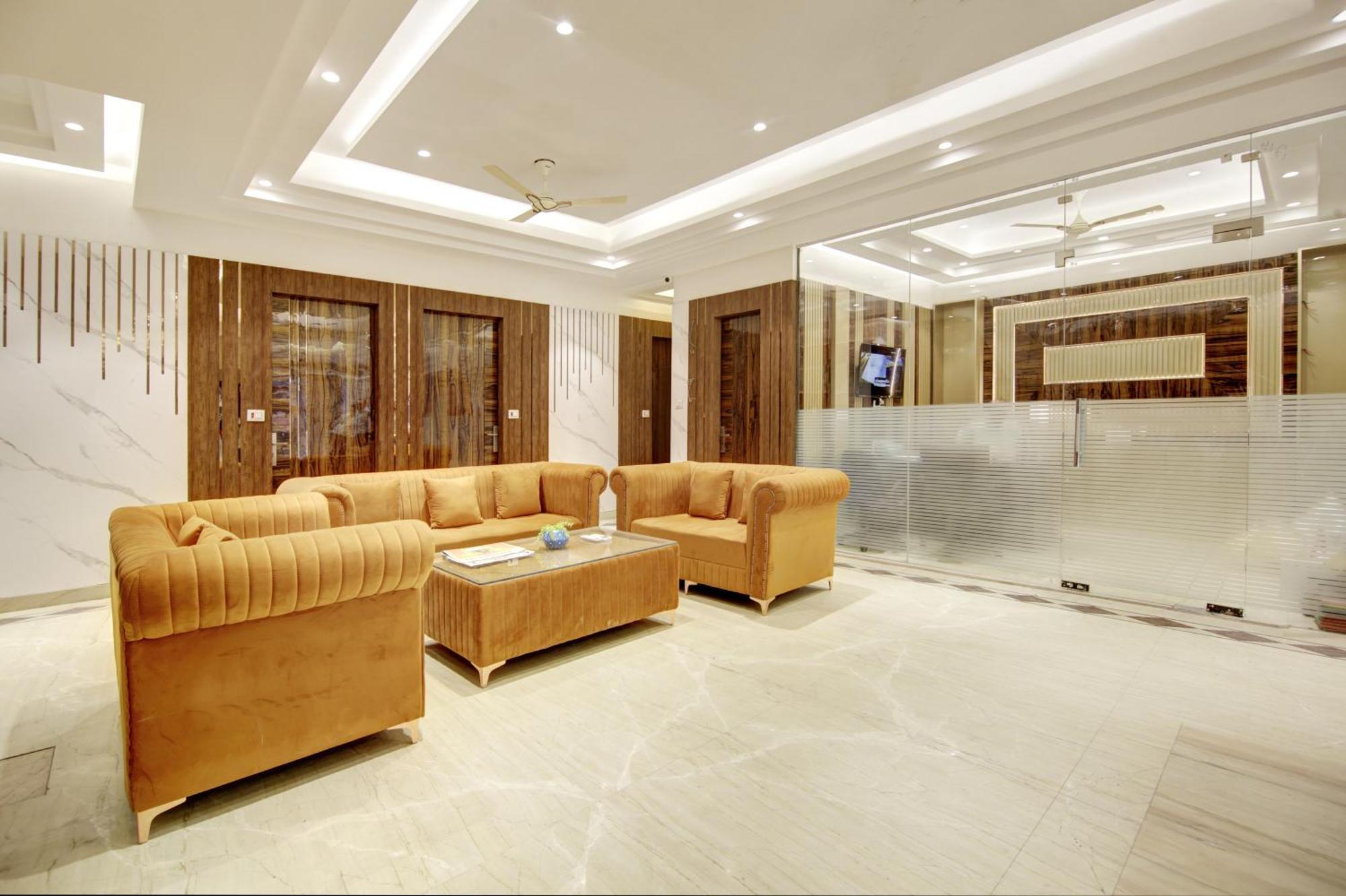 Star - Front Of Railway Station & 5 Minute From Connaught Place Hotel 4*