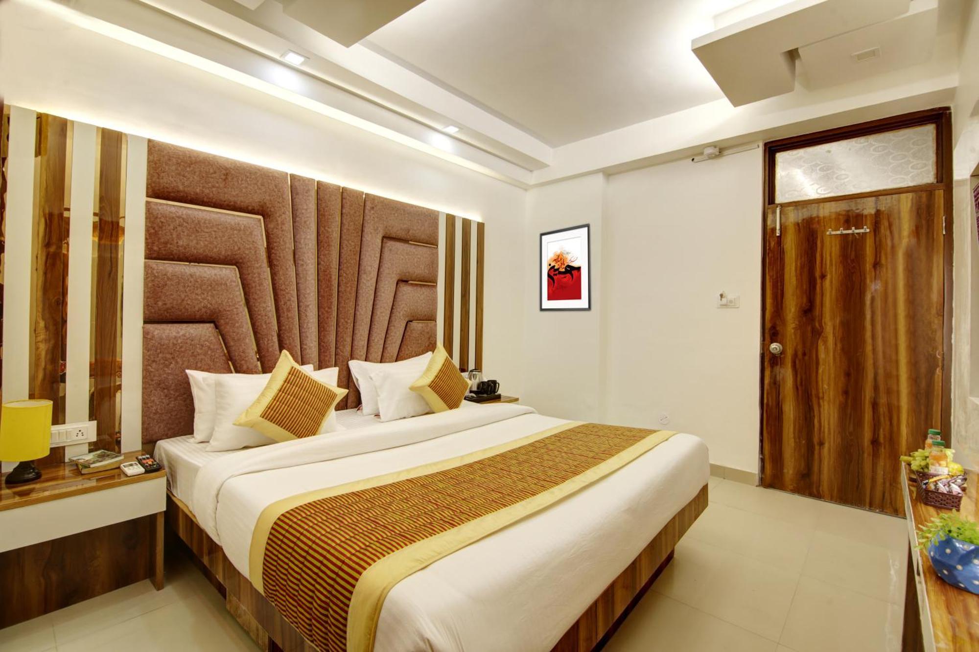 Star - Front Of Railway Station & 5 Minute From Connaught Place Hotel 4*